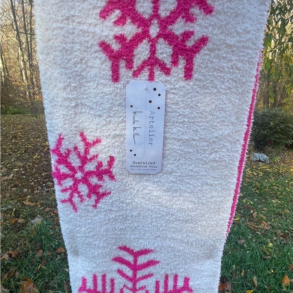 Nicole Miller Snowflake Blanket